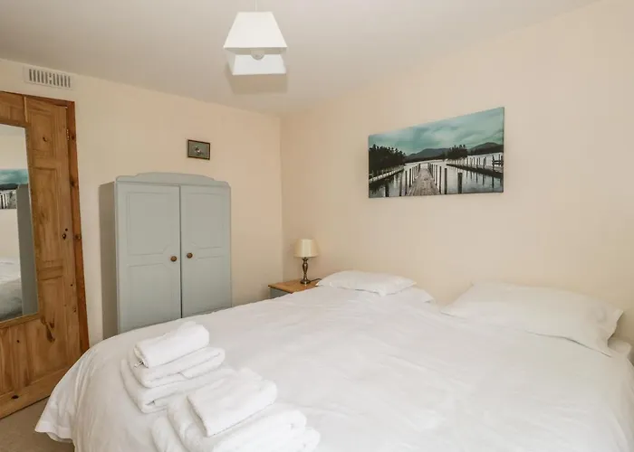 1 Park Nook Close
