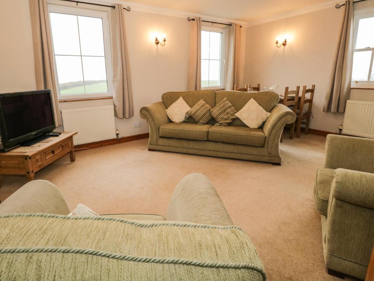 1 Park Nook Close