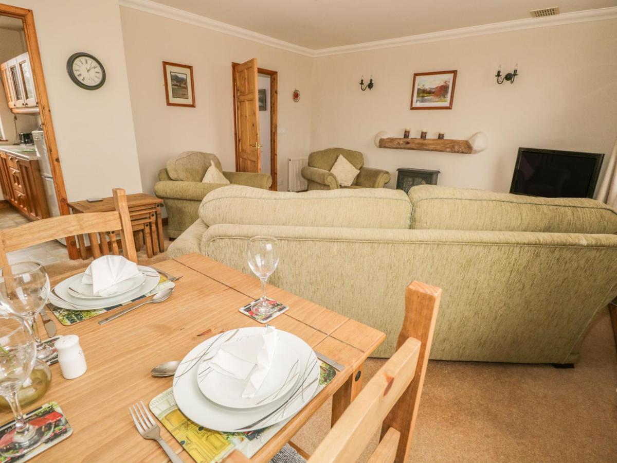 1 Park Nook Close
